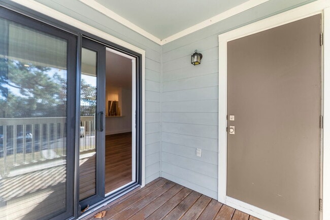 Building Photo - 1481 Center St Ext