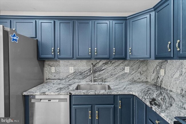 Building Photo - 14 Hearthstone Ln