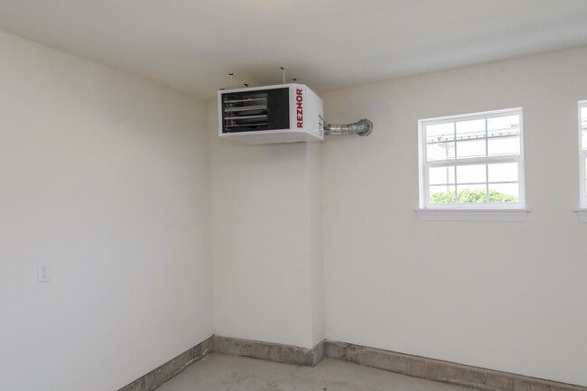 Building Photo - 208 Grand Ave