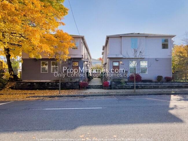 Building Photo - Trendy Updated SE Portland Bungalow with Balcony!