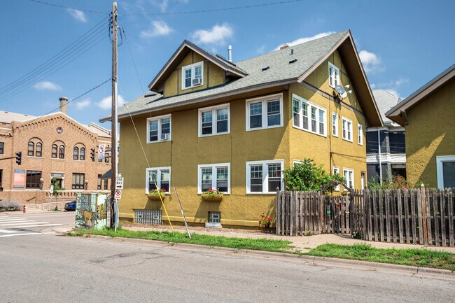 Building Photo - 1523 W Lake St