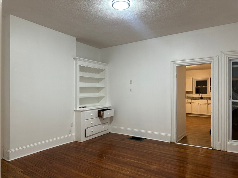 Building Photo - 15 Barrett St