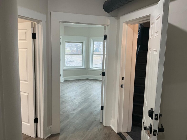 Building Photo - 1970 E 71st St