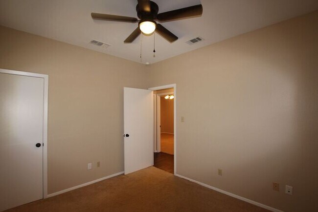 Building Photo - Available! Beautiful 3 bedroom in Whitehouse!