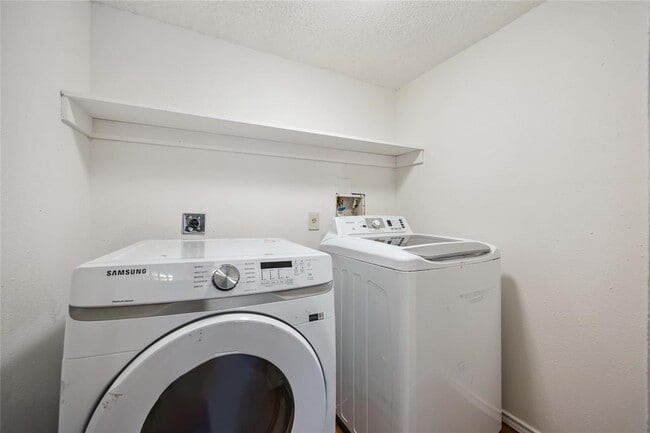 Building Photo - 12800 Briar Forest Dr
