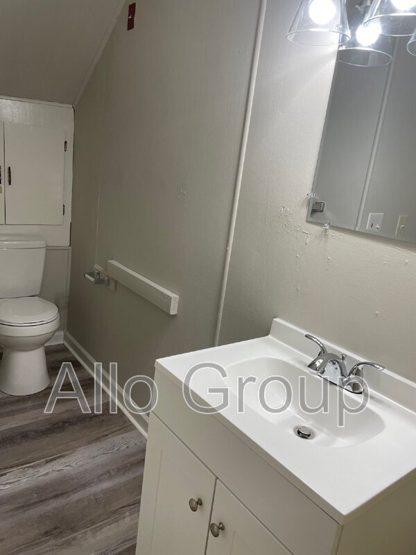 Building Photo - 9878 Canterbury Rd