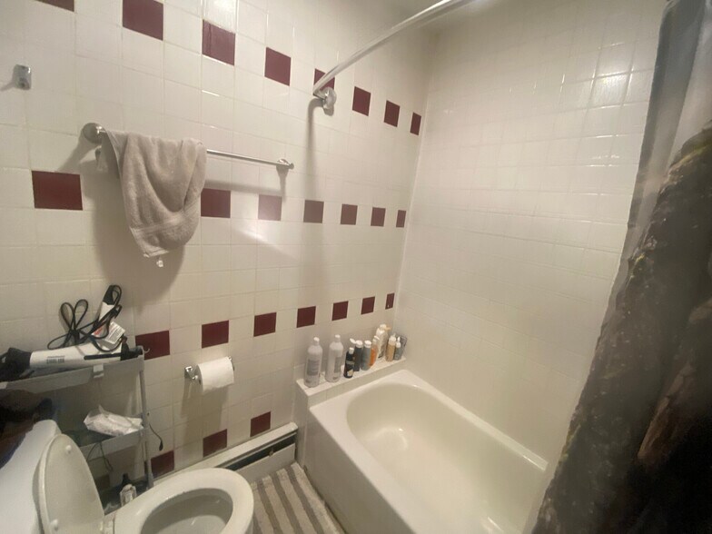 Building Photo - 129 Cedar St