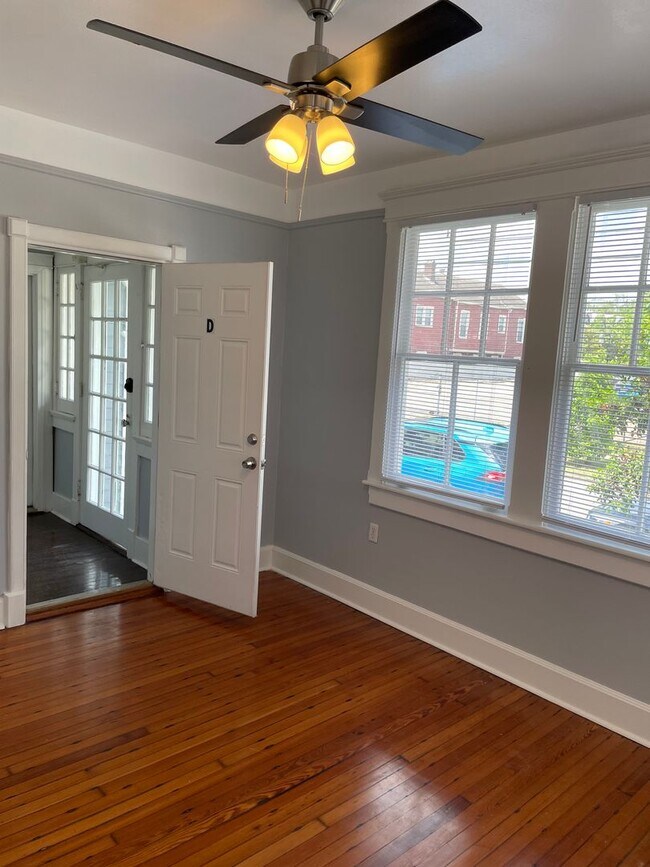 Building Photo - 1BD/2BA, 1/2 block off Carrollton Ave.