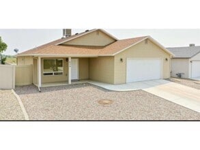 Building Photo - CUTE 3 BED, 2 BATH HOUSE WITH GREAT SPACE,...