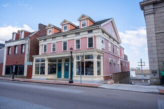 Building Photo - 138 Bank St