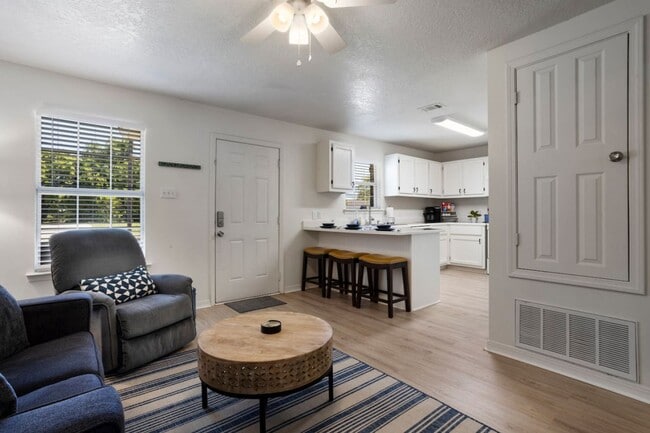 Building Photo - Furnished Duplex