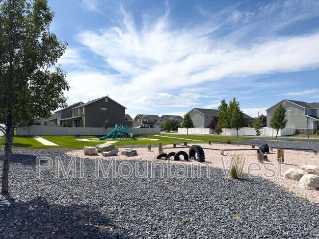Building Photo - 3565 Water Lilly Ln