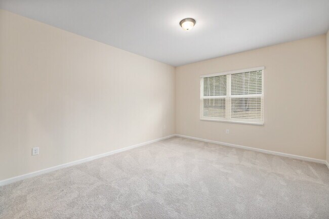 Building Photo - Available on July 10! One level ranch house with 4 bedroom in Raleigh