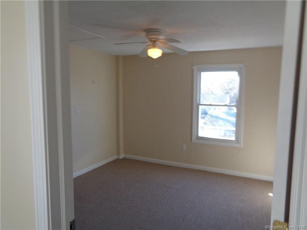 Building Photo - 454 Middle Tpke E