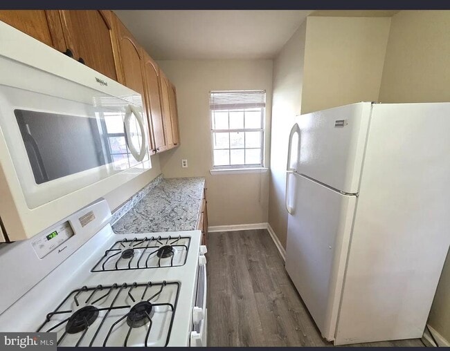 Building Photo - 525 Blackbird Dr