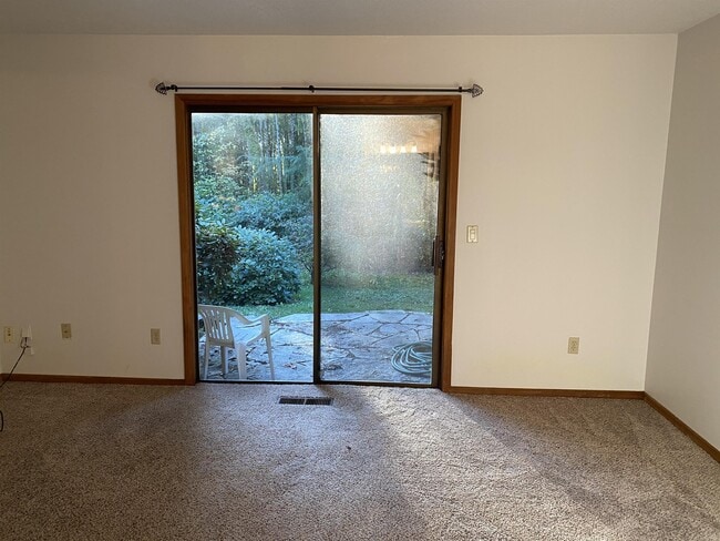 Building Photo - 2558 Troy Ct