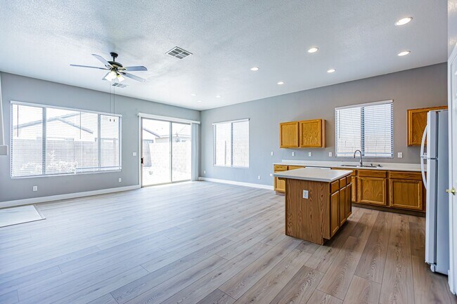 Building Photo - 1 Story home located in Southern Highlands