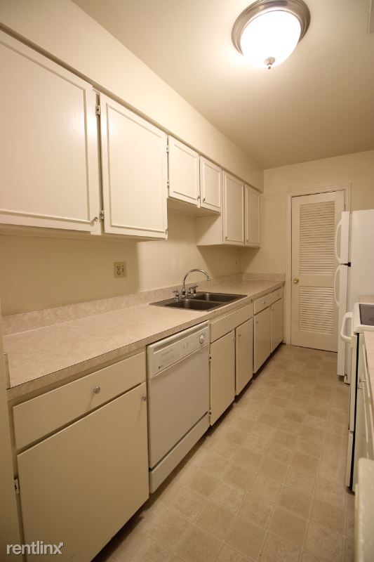 Building Photo - 5907 Noblestown Rd