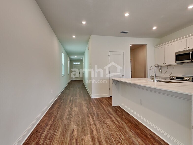 Building Photo - 359 Onate Cir