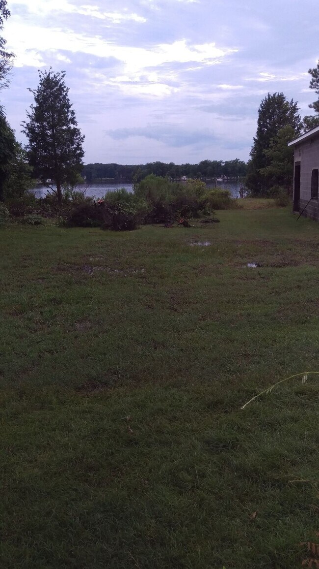 Building Photo - 1 Monroe Bay Ave