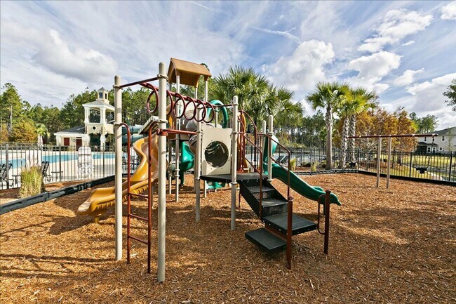 Building Photo - Condo in Greenstone at Aberdeen!