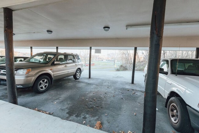 Building Photo - 722 Liberty Bell Blvd