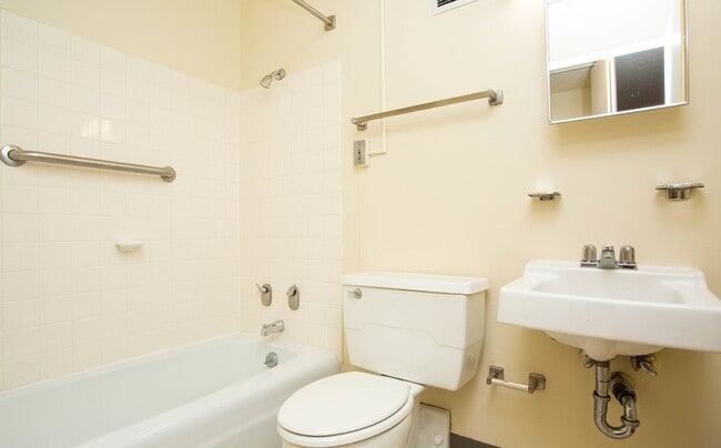 Building Photo - 850 W Muhammad Ali Blvd