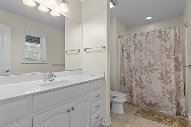 Building Photo - Welcome to your dream home in Norfolk, Virginia!