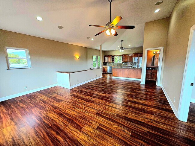 Building Photo - 272 Halenani Dr