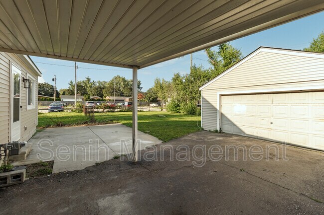 Building Photo - 3420 Fairmont Rd