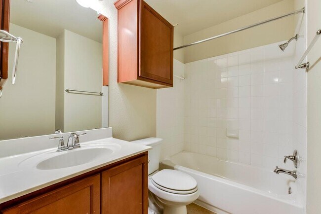 Building Photo - 18401 Friendship Hill Dr