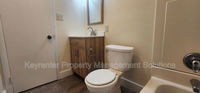 Building Photo - 813 Highland Ave