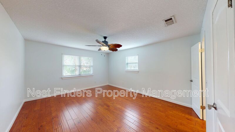 Building Photo - 421 7th Ave S