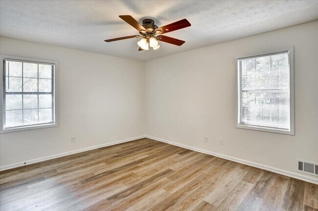 Building Photo - 1812 Wiggins Cir SW