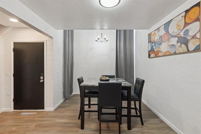 Building Photo - 12508 Green Valley Dr