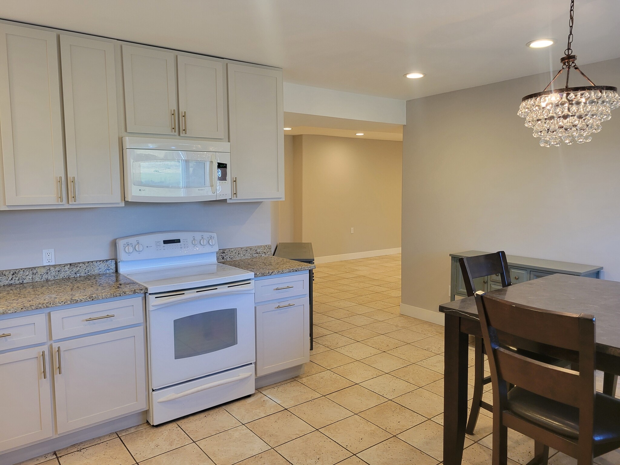 Kitchen - 16061 W 56th Plz