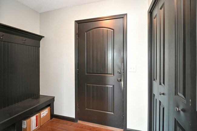 Building Photo - 1204 Ledgestone Dr