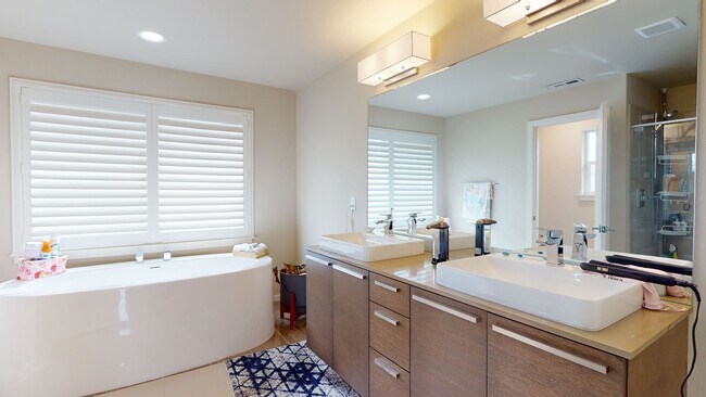 Building Photo - Auburn Lakeland Hills area/Lakeview Community- 4 bedroom 2.5 bathroom with AC - Available May 5th!