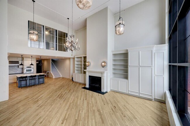 Building Photo - 1025 S Shepherd Dr