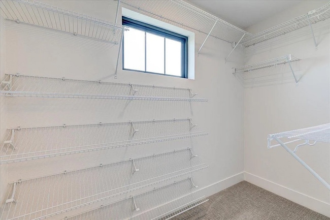 Building Photo - Charming 3-Bed Townhome in Prairie Trail