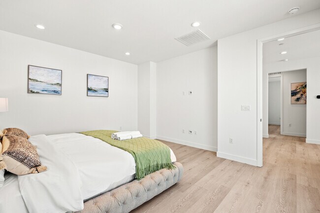 Building Photo - Turnkey Furnished 4BR Home in Palm Desert ...