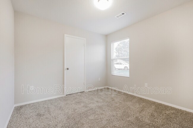 Building Photo - 3816 Rosebud Ln