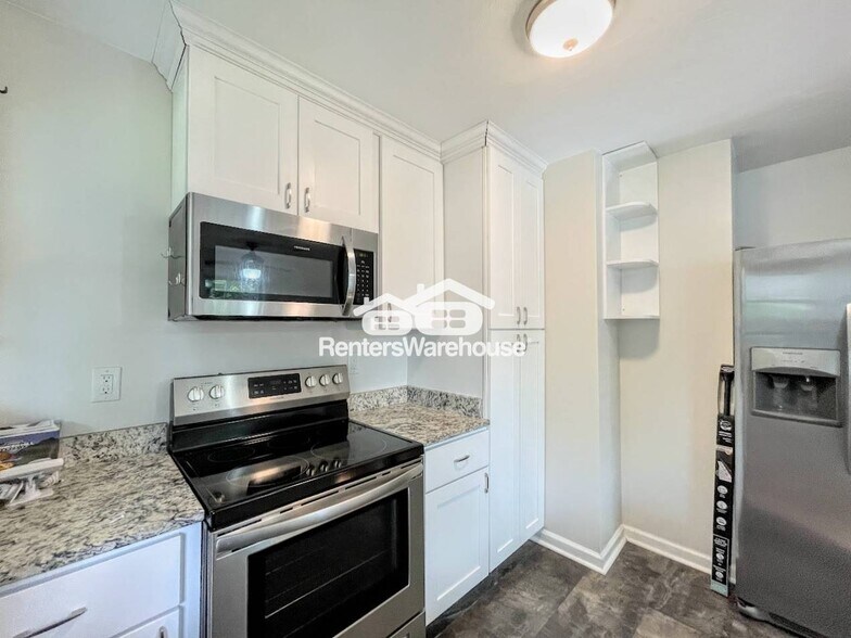 Building Photo - 5303 Vick St