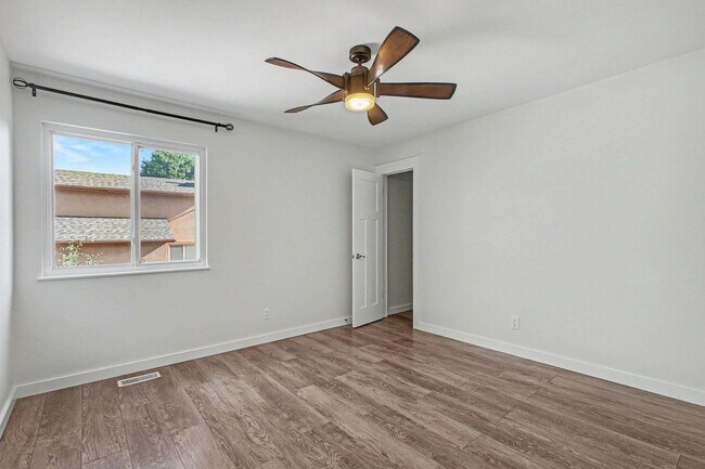 Building Photo - 3 bedroom, 2 car garage, fenced yard, updated and clean!