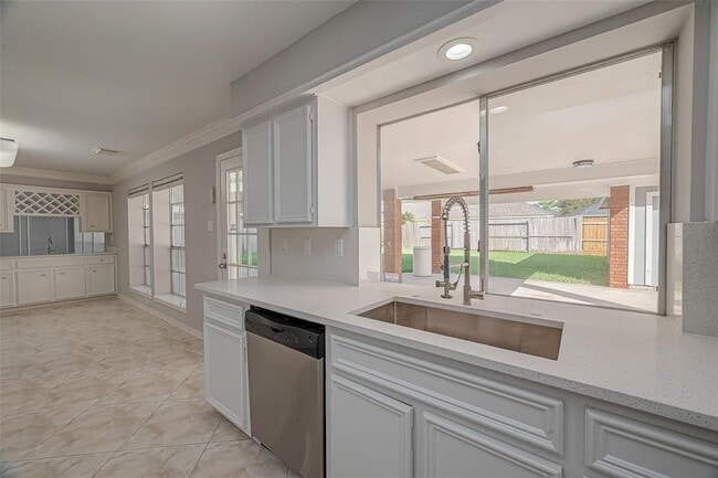 Building Photo - 2112 Limrick Dr