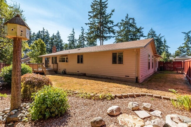 Building Photo - 3 Bed 2 Bath Home