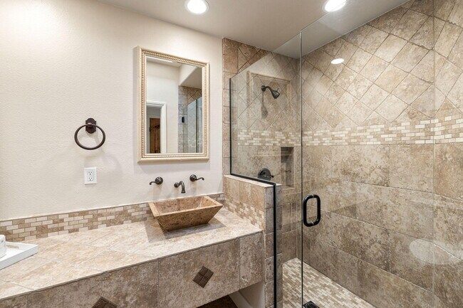 Building Photo - 47210 Heliotrope Dr