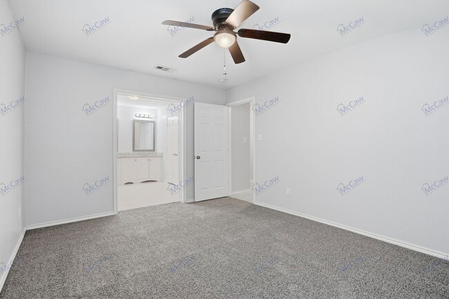Building Photo - 508 W Lone Star Ave