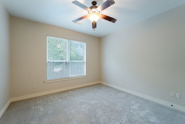 Building Photo - 2000 Square feet, of gorgeous living space in Hot Springs Village.