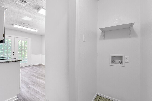 Building Photo - 3505 S Carolina Dr